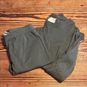 Chasing Windmills Women’s Merino Set